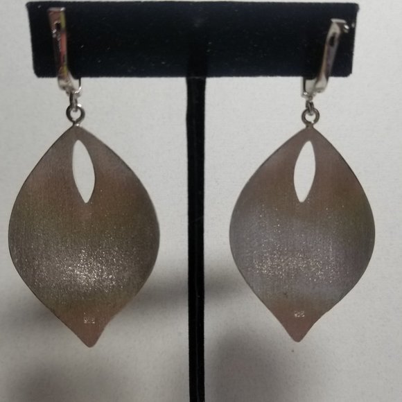 925 Sterling Silver Non Tarnish Large Teardrop Inverted Pear Pearl Earrings - Picture 3 of 10